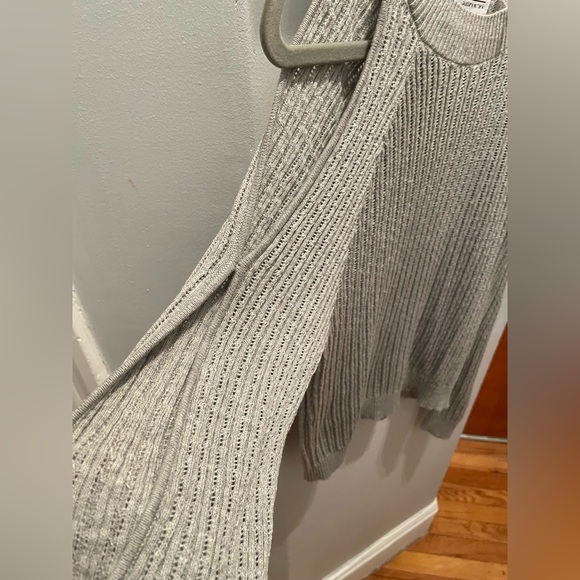 Grey sweater with cutouts - Picture 2 of 3